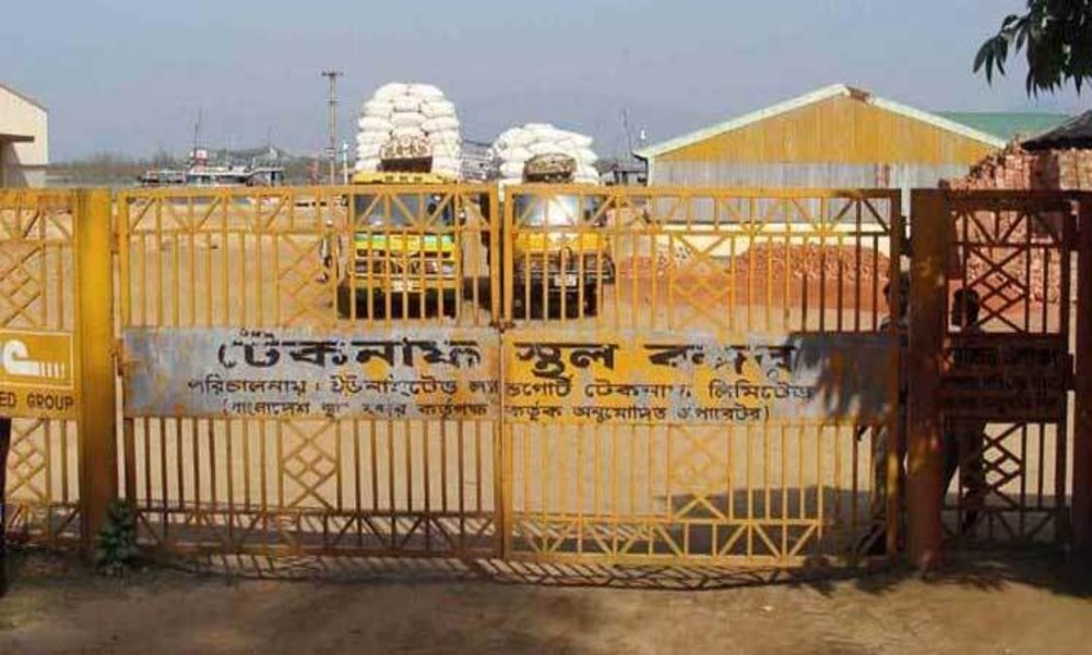 Bullets from Myanmar halt activities at Teknaf land port