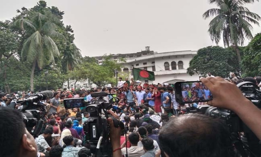 Demo at HC premises against ‘fascist’ judges 