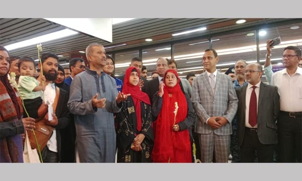 54 Bangladeshis return from Lebanon  