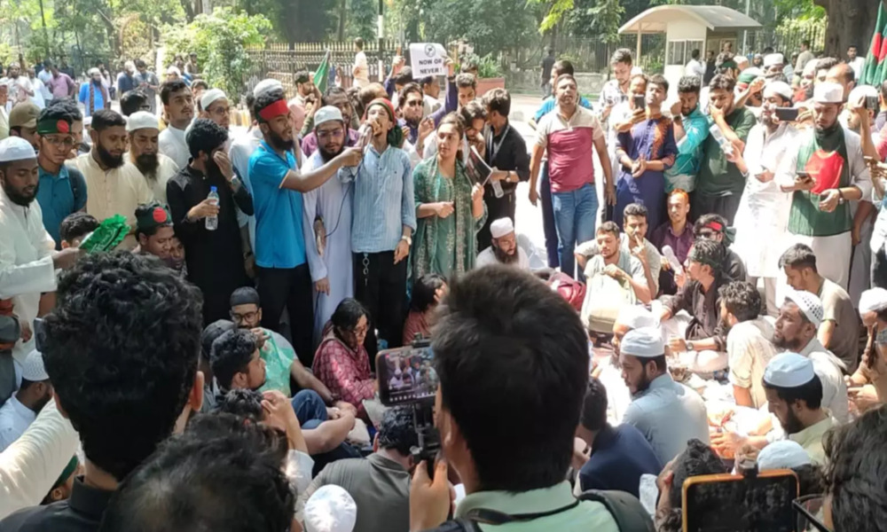 Govt considers ban on Awami League citing dictatorship, terror links