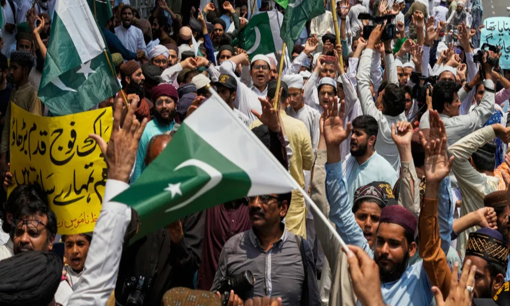 Trump announces immediate India-Pakistan ceasefire