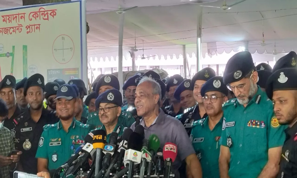 Home Adviser confident about Dhaka's security during Eid, says 500 patrol teams deployed
