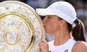 Iga Swiatek beats Amanda Anisimova to win maiden Wimbledon title