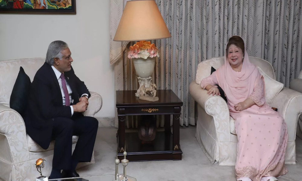 Ishaq Dar meets Khaleda Zia 
